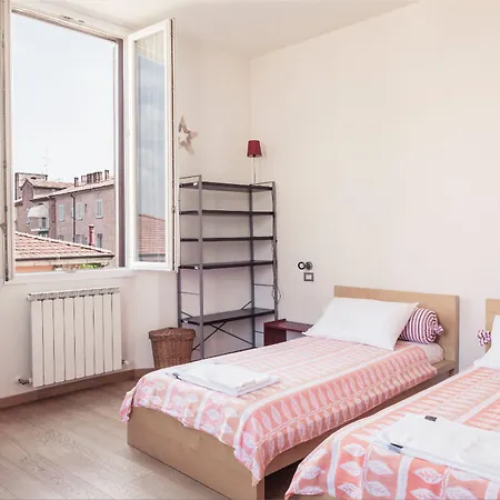 Guesthost - Skyline Apartment *