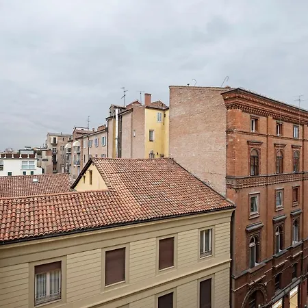 Guesthost - Skyline * Bologna