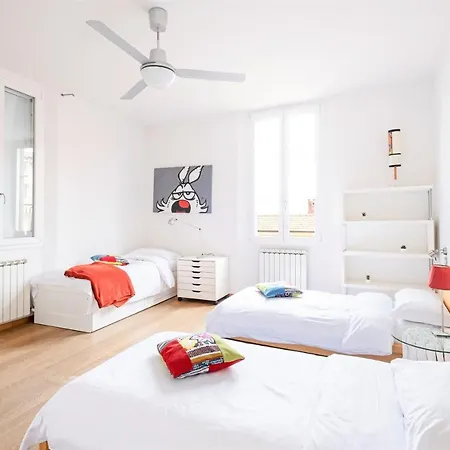 Guesthost - Skyline Apartment Bologna