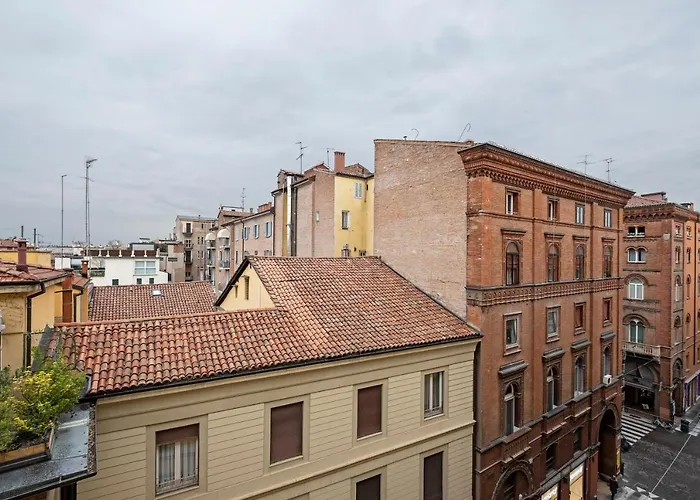 Guesthost - Skyline * Bologna