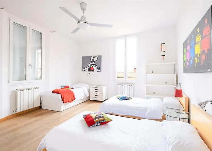 Guesthost - Skyline Appartement Bologna