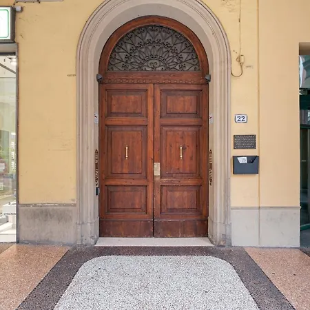 Guesthost - Skyline * Bologna